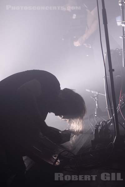 A PLACE TO BURY STRANGERS - 2009-11-19 - PARIS - La Maroquinerie - 